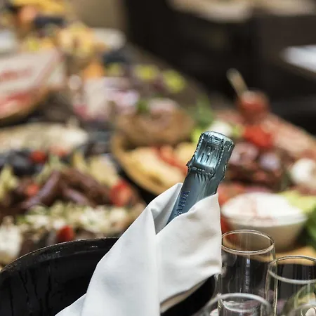 Hotell Carat Boutique 4*